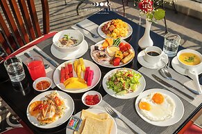 Hotel Del Luna by LUK Global