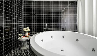 Hotel Del Luna by LUK Global