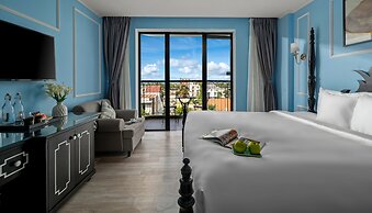 Hotel Del Luna by LUK Global