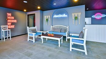 Hotel Del Luna by LUK Global