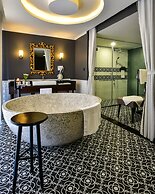 Hotel Del Luna by LUK Global