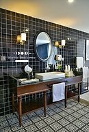 Hotel Del Luna by LUK Global