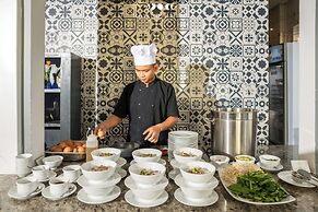 Hotel Del Luna by LUK Global