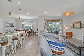 Stunning Modern Family Villa, Pool & Jacuzzi With Private View, Themed