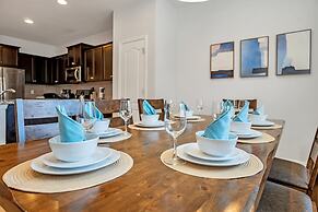 Stunning Modern Family Villa, Pool & Jacuzzi With Private View, Themed