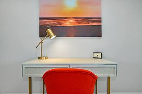 Stunning Modern Family Villa, Pool & Jacuzzi With Private View, Themed