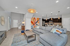 Stunning Modern Family Villa, Pool & Jacuzzi With Private View, Themed