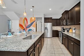 Stunning Modern Family Villa, Pool & Jacuzzi With Private View, Themed