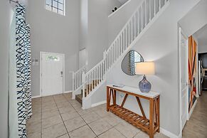 Stunning Modern Family Villa, Pool & Jacuzzi With Private View, Themed