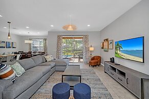 Stunning Modern Family Villa, Pool & Jacuzzi With Private View, Themed