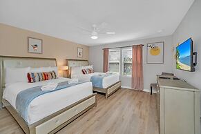 Stunning Modern Family Villa, Pool & Jacuzzi With Private View, Themed