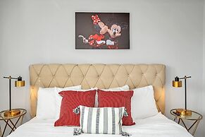 Stunning Modern Family Villa, Pool & Jacuzzi With Private View, Themed