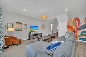 Stunning Modern Family Villa, Pool & Jacuzzi With Private View, Themed