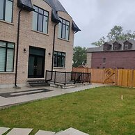 Brand New Basement Apt next to Beach & Go Train