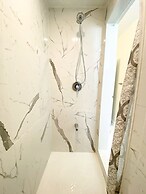 Brand New Basement Apt next to Beach & Go Train