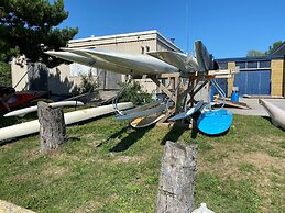 Brand New Basement Apt next to Beach & Go Train