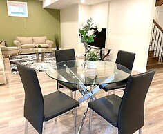 Brand New Basement Apt next to Beach & Go Train