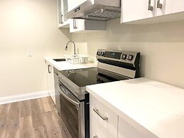 Brand New Basement Apt next to Beach & Go Train