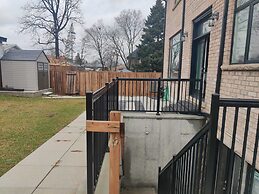Brand New Basement Apt next to Beach & Go Train