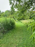 Brand New Basement Apt next to Beach & Go Train