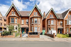 1BR Victorian House Near Bedford City Centre