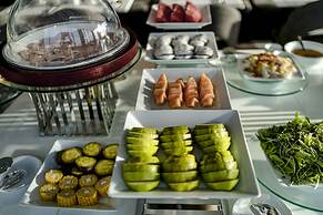 Draco Hotel & Suites