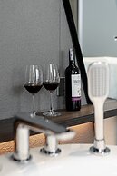 Draco Hotel & Suites