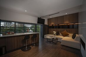 Draco Hotel & Suites