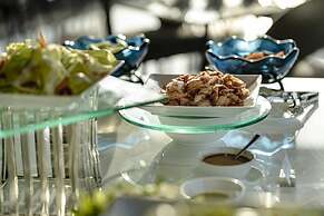 Draco Hotel & Suites