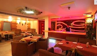 Wingston A TreeHouse Hotel Mathura