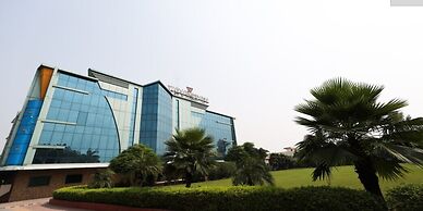 Wingston A TreeHouse Hotel Mathura