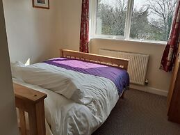 Inviting 3-bed Cottage Close to Pwllheli