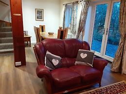 Inviting 3-bed Cottage Close to Pwllheli