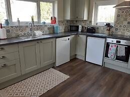 Inviting 3-bed Cottage Close to Pwllheli