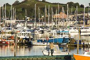 Inviting 3-bed Cottage Close to Pwllheli