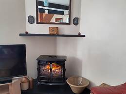 Inviting 3-bed Cottage Close to Pwllheli