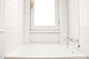 Kamchu Apartments Single Room Villa Ada 5