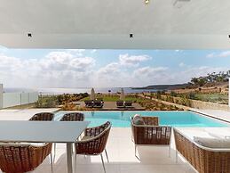 Sanders Konnos Bay Nefeli - Fabulous 5-bedroom Villa On the Beach Fron