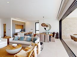 Sanders Konnos Bay Nefeli - Fabulous 5-bedroom Villa On the Beach Fron