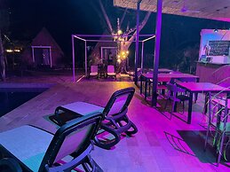 Pyramid Lodge Tamarindo Akhenaton
