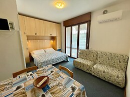 Bright Studio With Terrace and Shared Pool-beahost