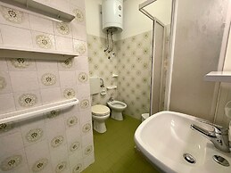 Bright Studio With Terrace and Shared Pool-beahost