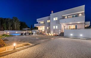 Villa D Pula 3-bedrooms Luxury Accomodation