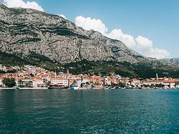 Comfortable 3 Bedroom Apartment in Makarska