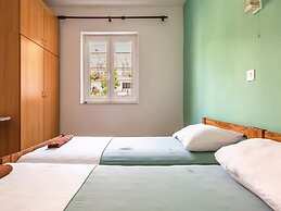 Comfortable 3 Bedroom Apartment in Makarska