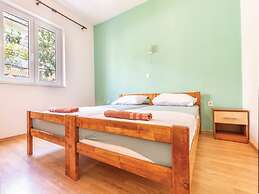 Comfortable 3 Bedroom Apartment in Makarska