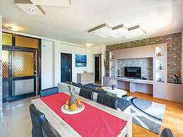 Comfortable 3 Bedroom Apartment in Makarska