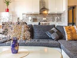 Comfortable 3 Bedroom Apartment in Makarska