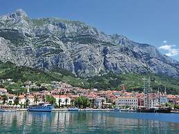 Comfortable 3 Bedroom Apartment in Makarska