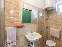 Comfortable 3 Bedroom Apartment in Makarska